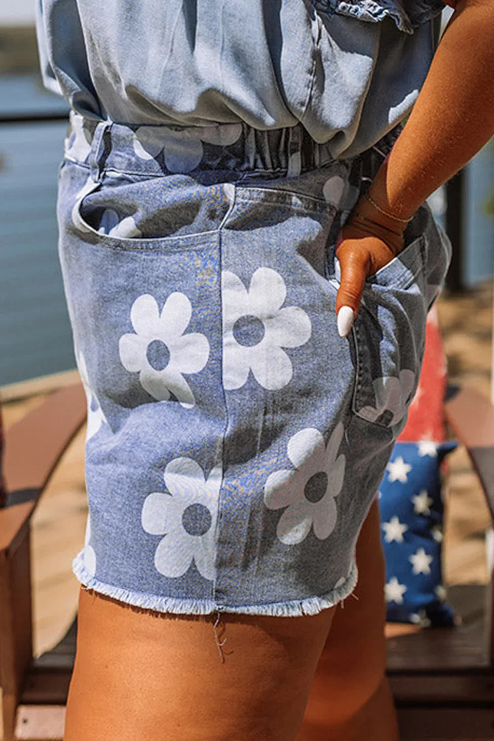 Ashleigh Blue Floral Pattern Raw Hem Plus Size Denim Shorts - minbolu -