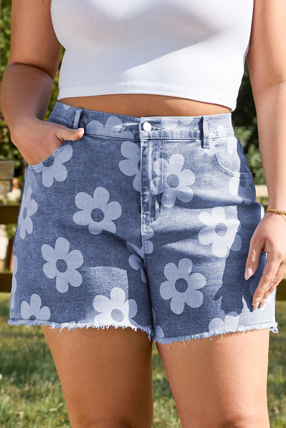 Ashleigh Blue Floral Pattern Raw Hem Plus Size Denim Shorts - minbolu -