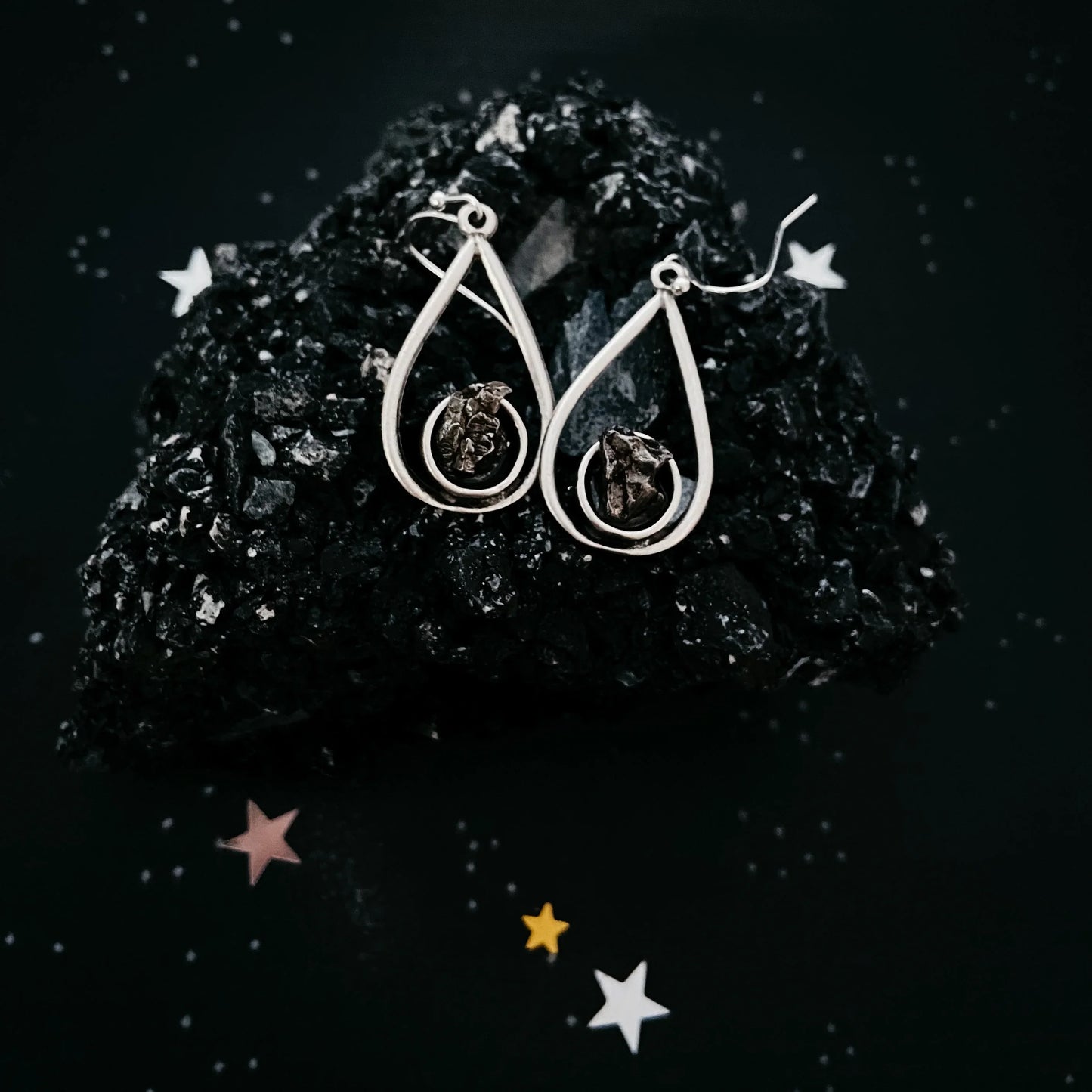 Teardrop Earrings with Raw Meteorite - minbolu -
