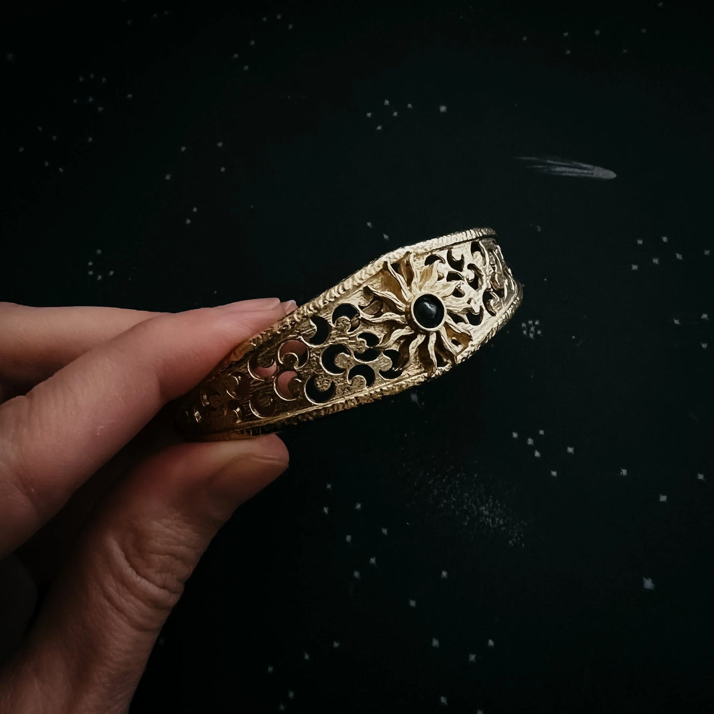 Solar Eclipse Bracelet with Black Opal - minbolu -