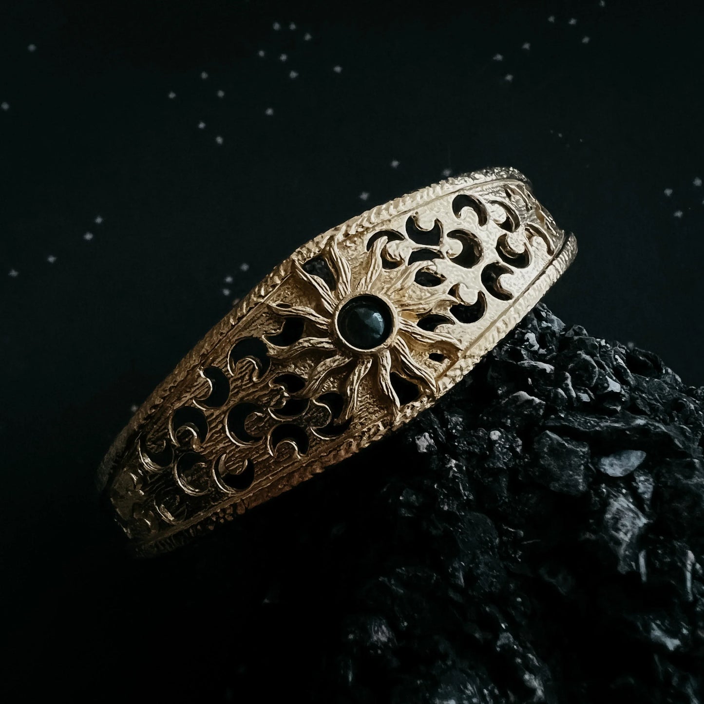 Solar Eclipse Bracelet with Black Opal - minbolu -