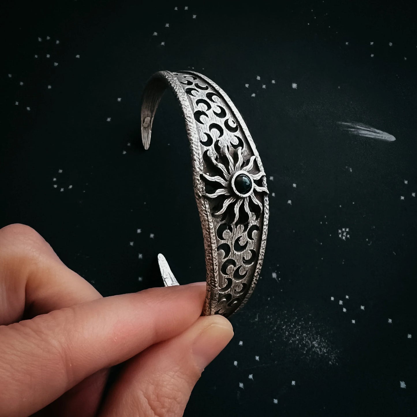 Solar Eclipse Bracelet with Black Opal - minbolu -