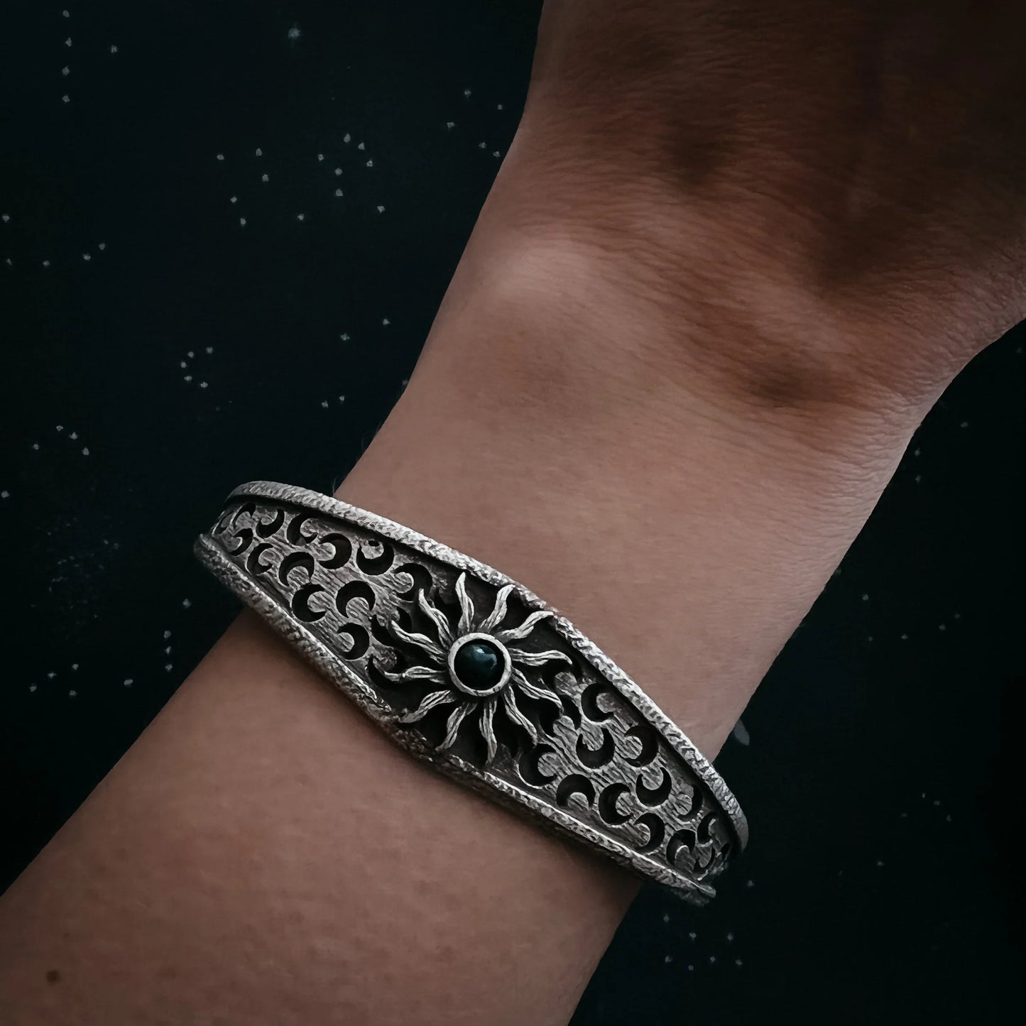 Solar Eclipse Bracelet with Black Opal - minbolu -