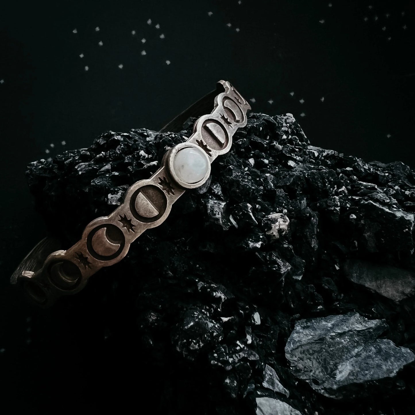 Moon Goddess Bracelet with Rainbow Moonstone - minbolu -