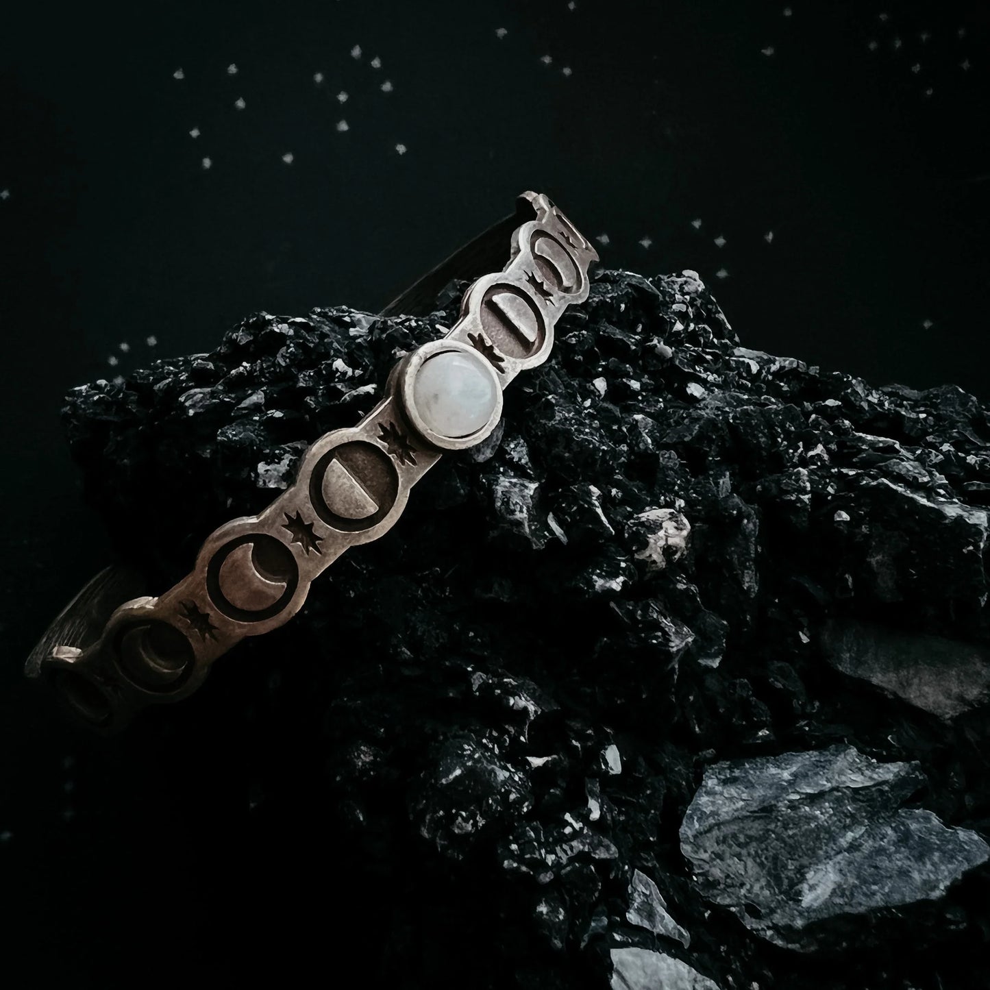 Moon Goddess Bracelet with Rainbow Moonstone - minbolu -