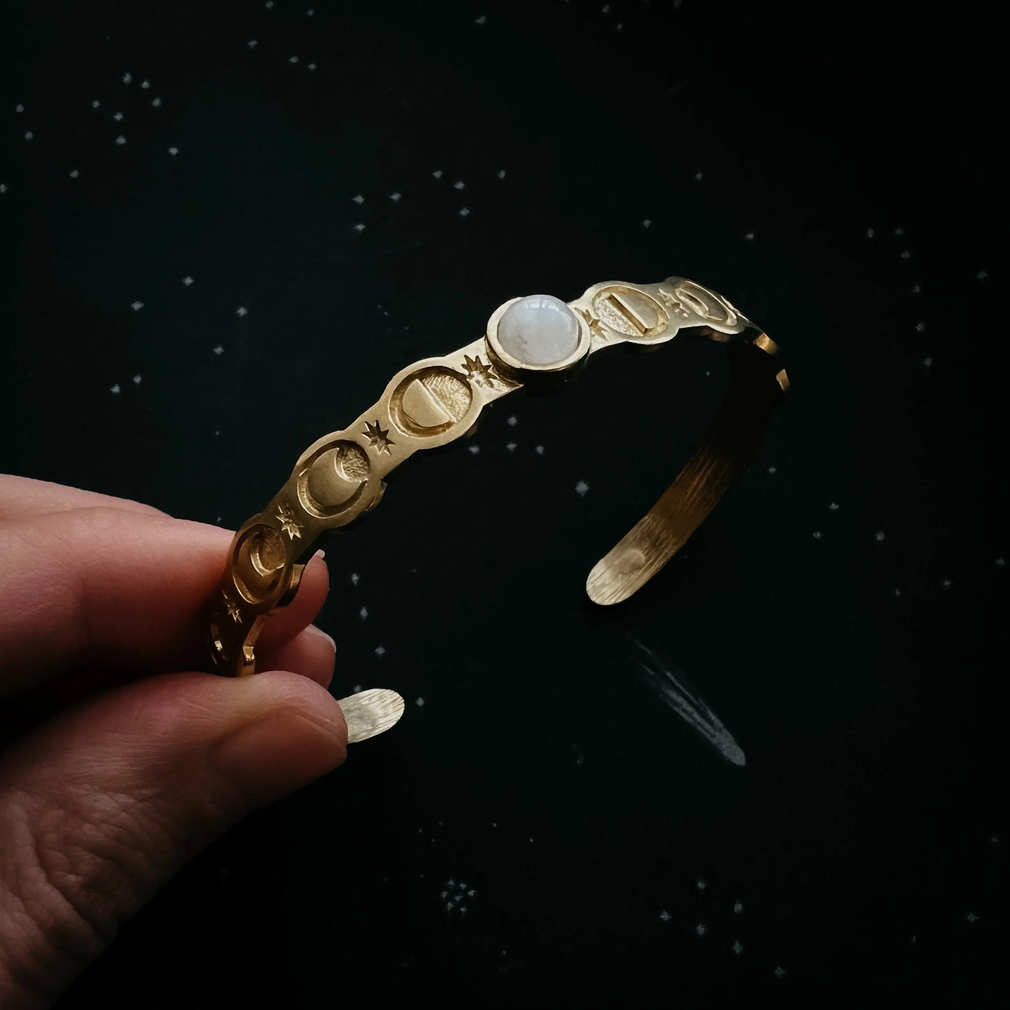 Moon Goddess Bracelet with Rainbow Moonstone - minbolu -