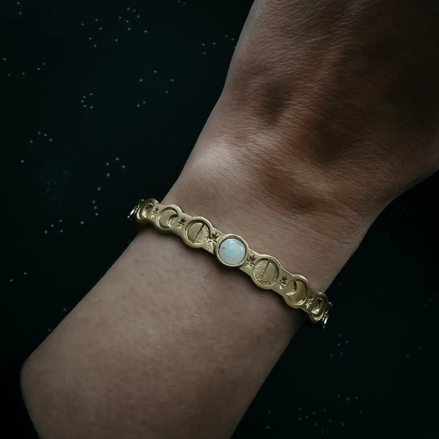 Moon Goddess Bracelet with Rainbow Moonstone - minbolu -