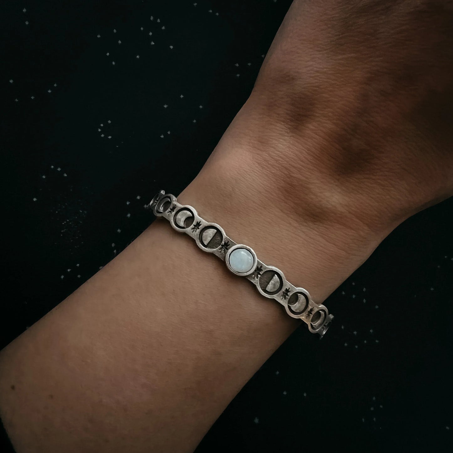 Moon Goddess Bracelet with Rainbow Moonstone - minbolu -