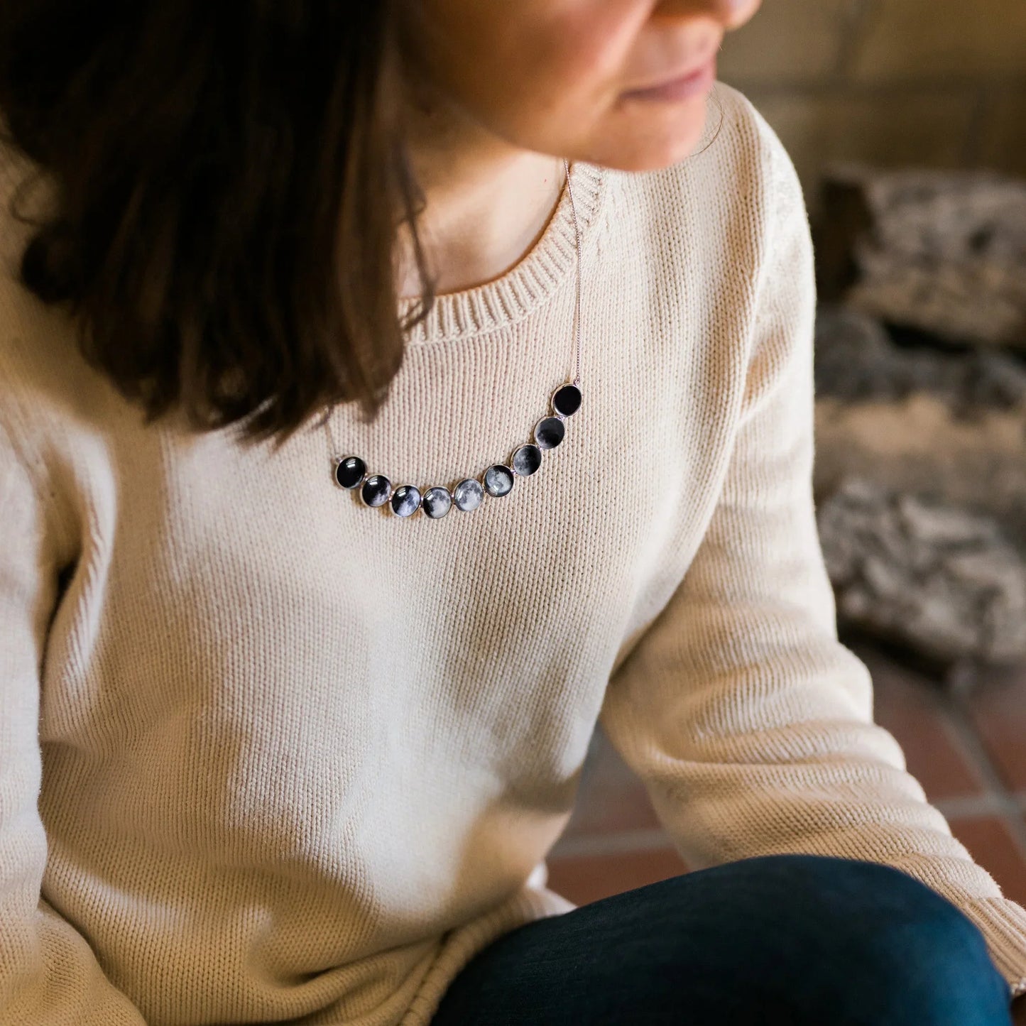 Curved Moon Phase Necklace in Silver - minbolu -