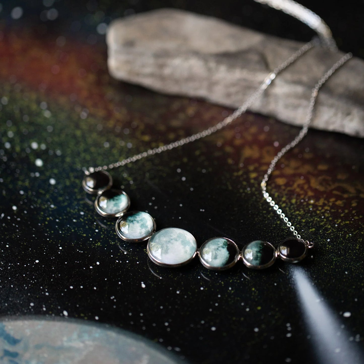 Varying Sized Curved Moon Phase Necklace in Silver - minbolu -