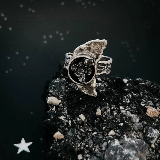 Crescent Moon Ring with Authentic Meteorite - minbolu -