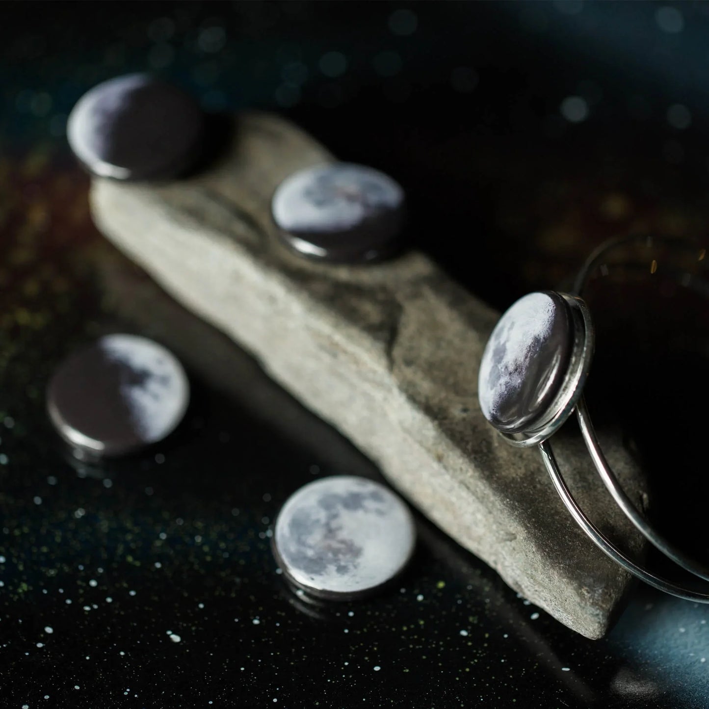 Interchangeable Moon Phase Cuff Bracelet - minbolu -