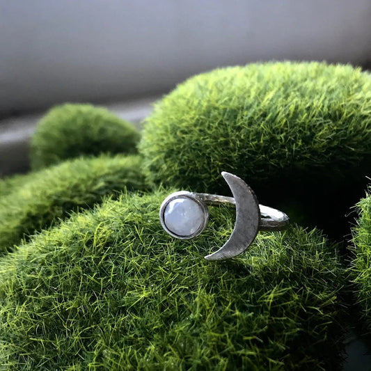 Moon Goddess Ring - Crescent Moon with Rainbow Moonstone - minbolu -