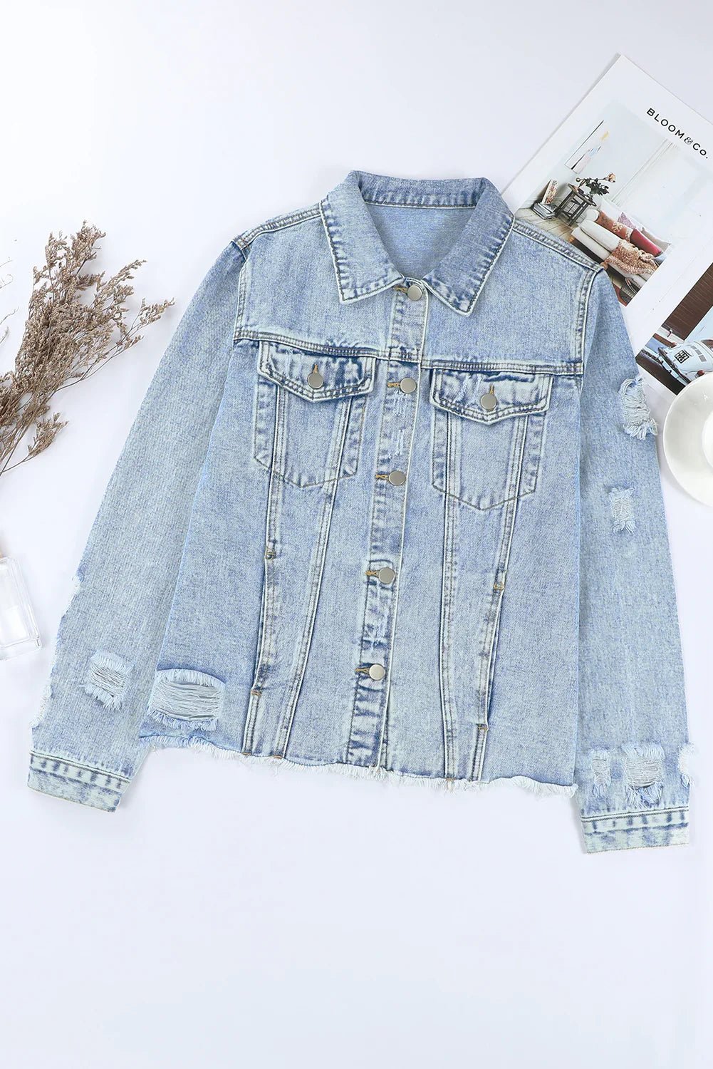 Scallop Collar Denim Jacket – Vintage Charm Meets Modern Style - minbolu