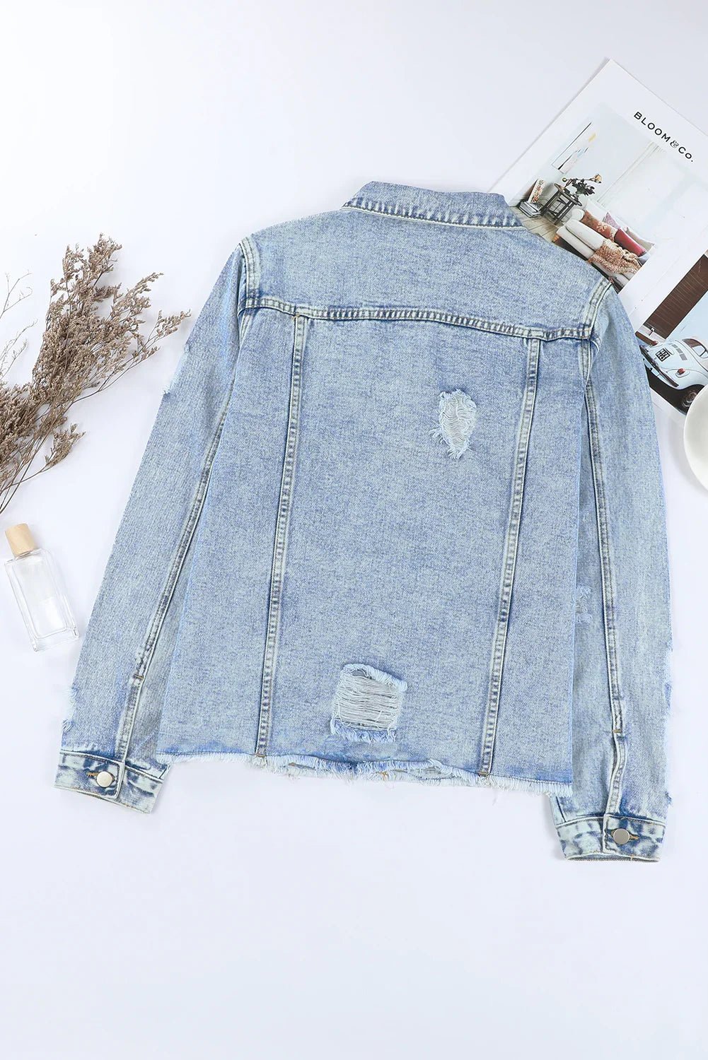 Scallop Collar Denim Jacket – Vintage Charm Meets Modern Style - minbolu