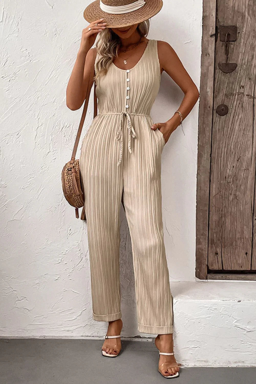 Chic Sleeveless Jumpsuit with Pockets - minbolu -