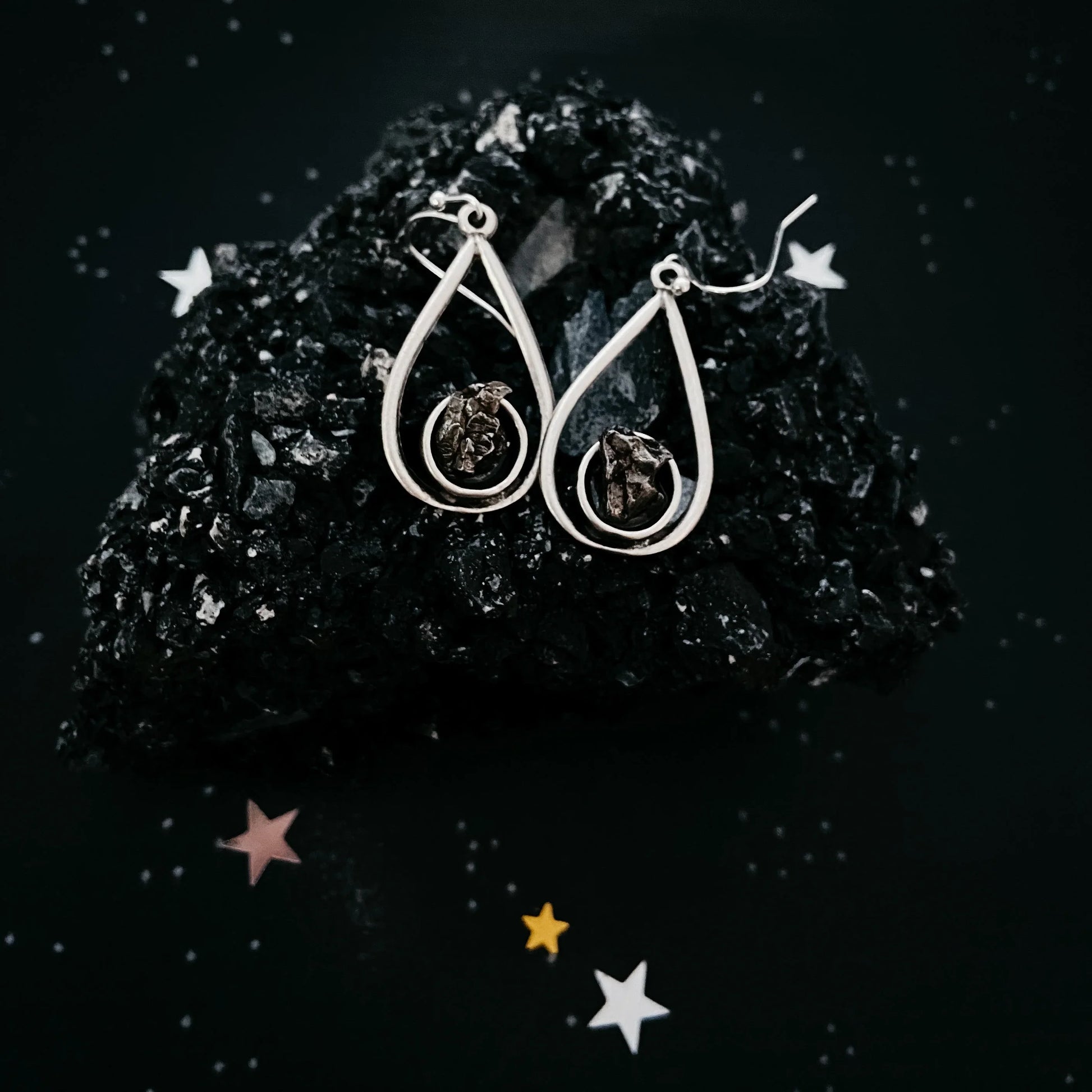 Teardrop Earrings with Raw Meteorite - minbolu -