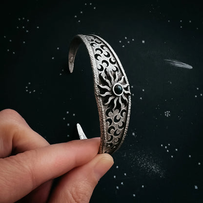 Solar Eclipse Bracelet with Black Opal - minbolu -