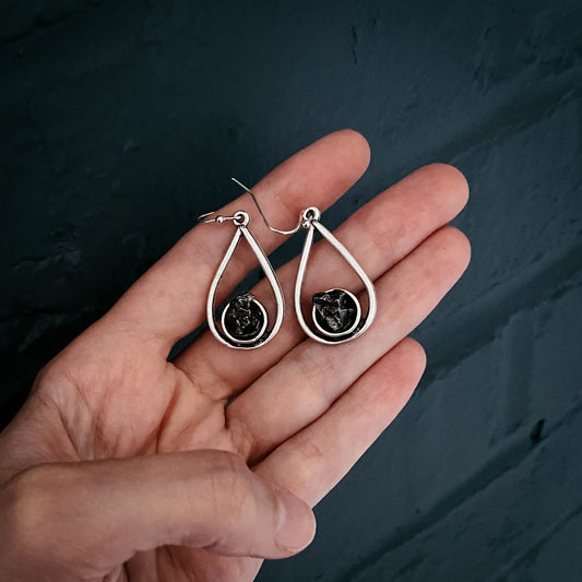 Teardrop Earrings with Raw Meteorite - minbolu -