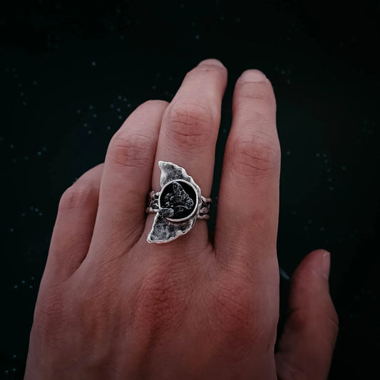 Crescent Moon Ring with Authentic Meteorite - minbolu -