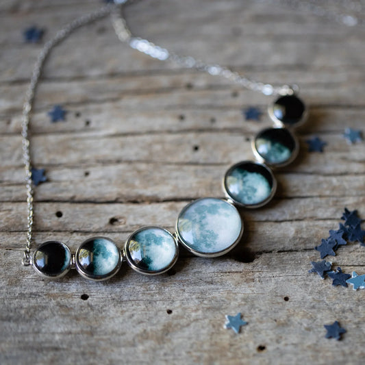 Varying Sized Curved Moon Phase Necklace in Silver - minbolu -