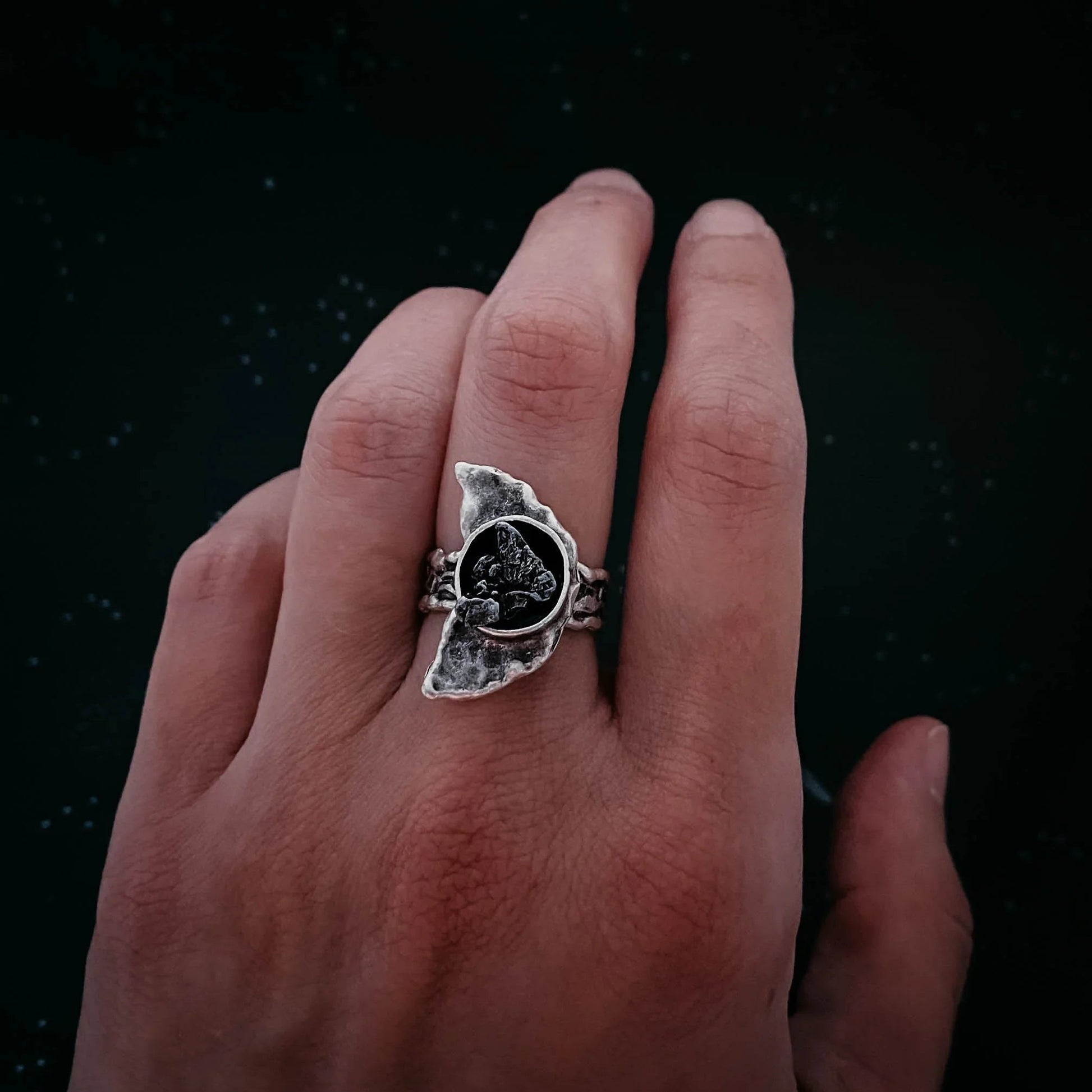 Crescent Moon Ring with Authentic Meteorite - minbolu