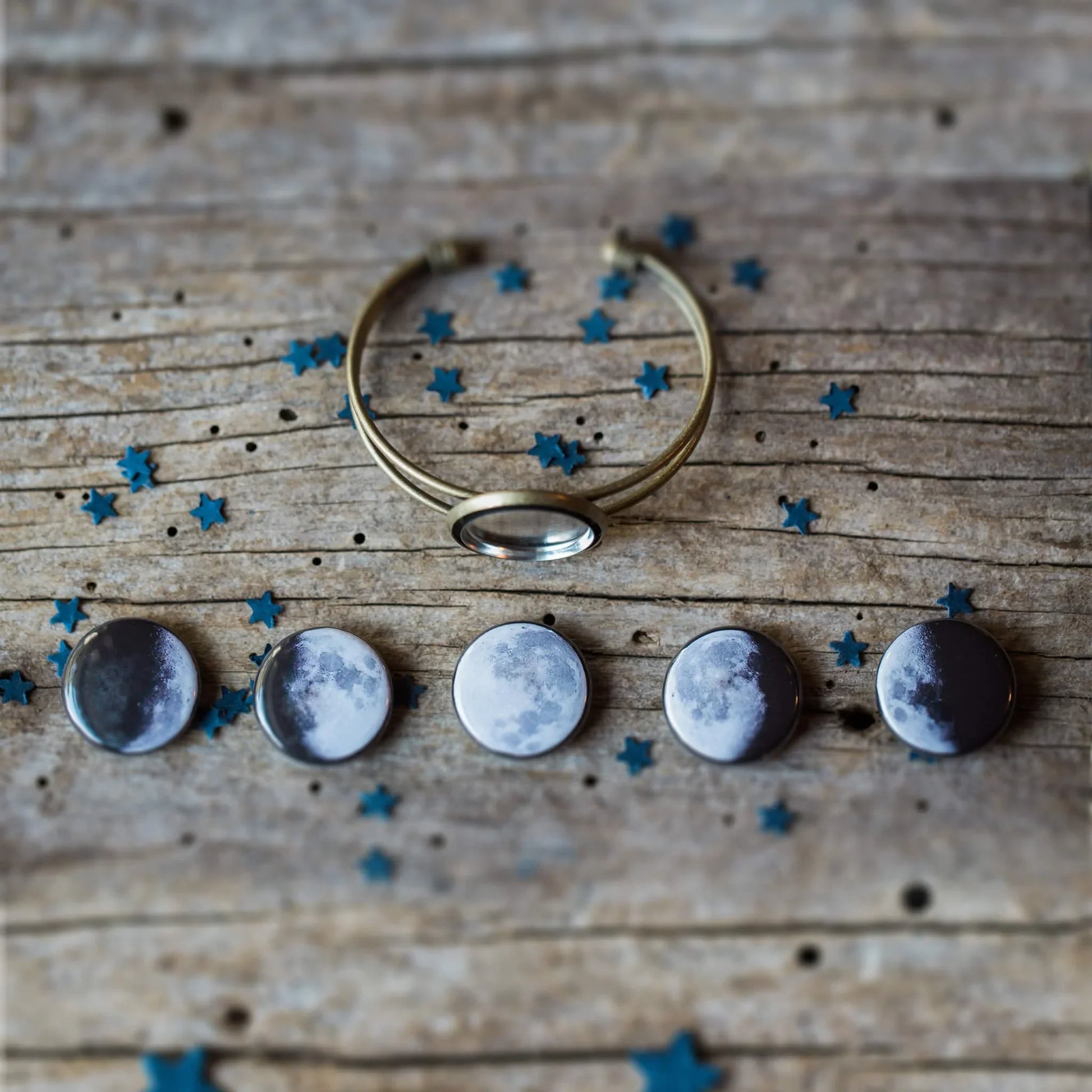 Interchangeable Moon Phase Cuff Bracelet - minbolu -