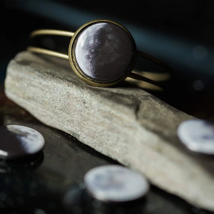 Interchangeable Moon Phase Cuff Bracelet - minbolu -