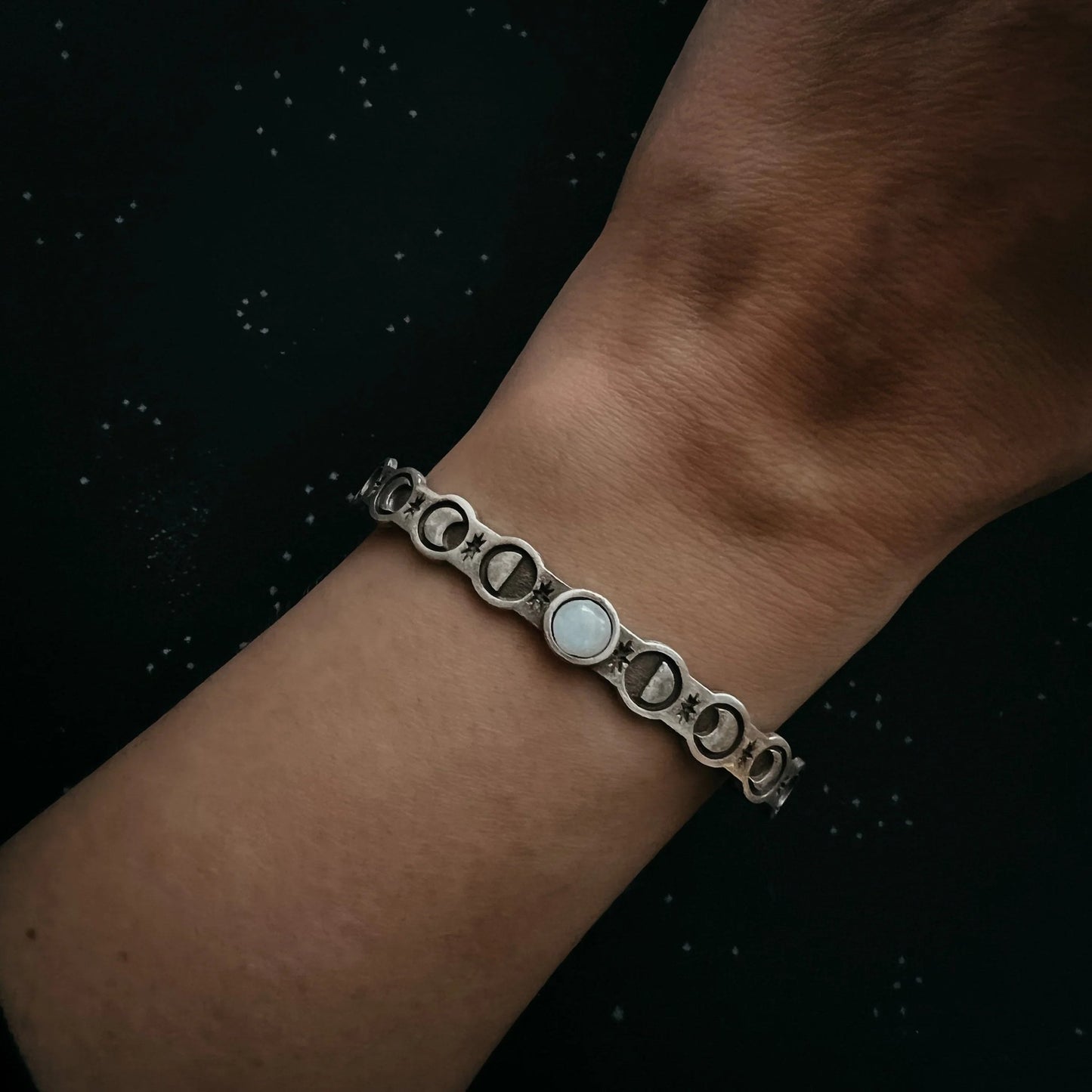 Moon Goddess Bracelet with Rainbow Moonstone - minbolu