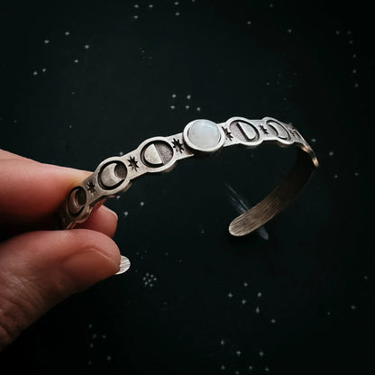 Moon Goddess Bracelet with Rainbow Moonstone - minbolu