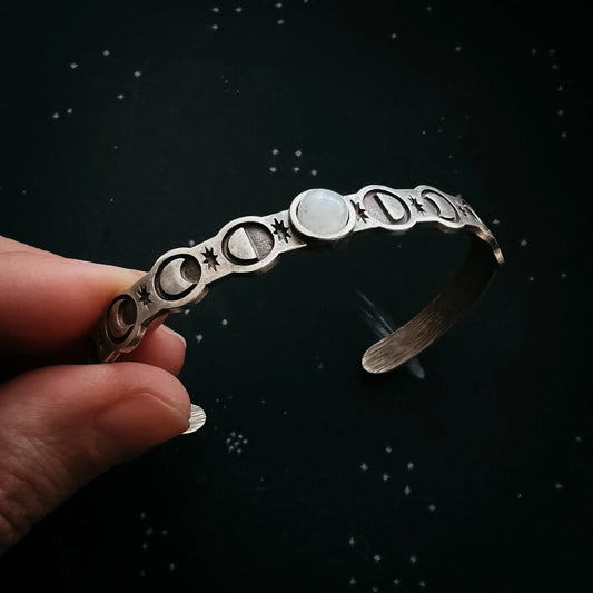 Moon Goddess Bracelet with Rainbow Moonstone - minbolu