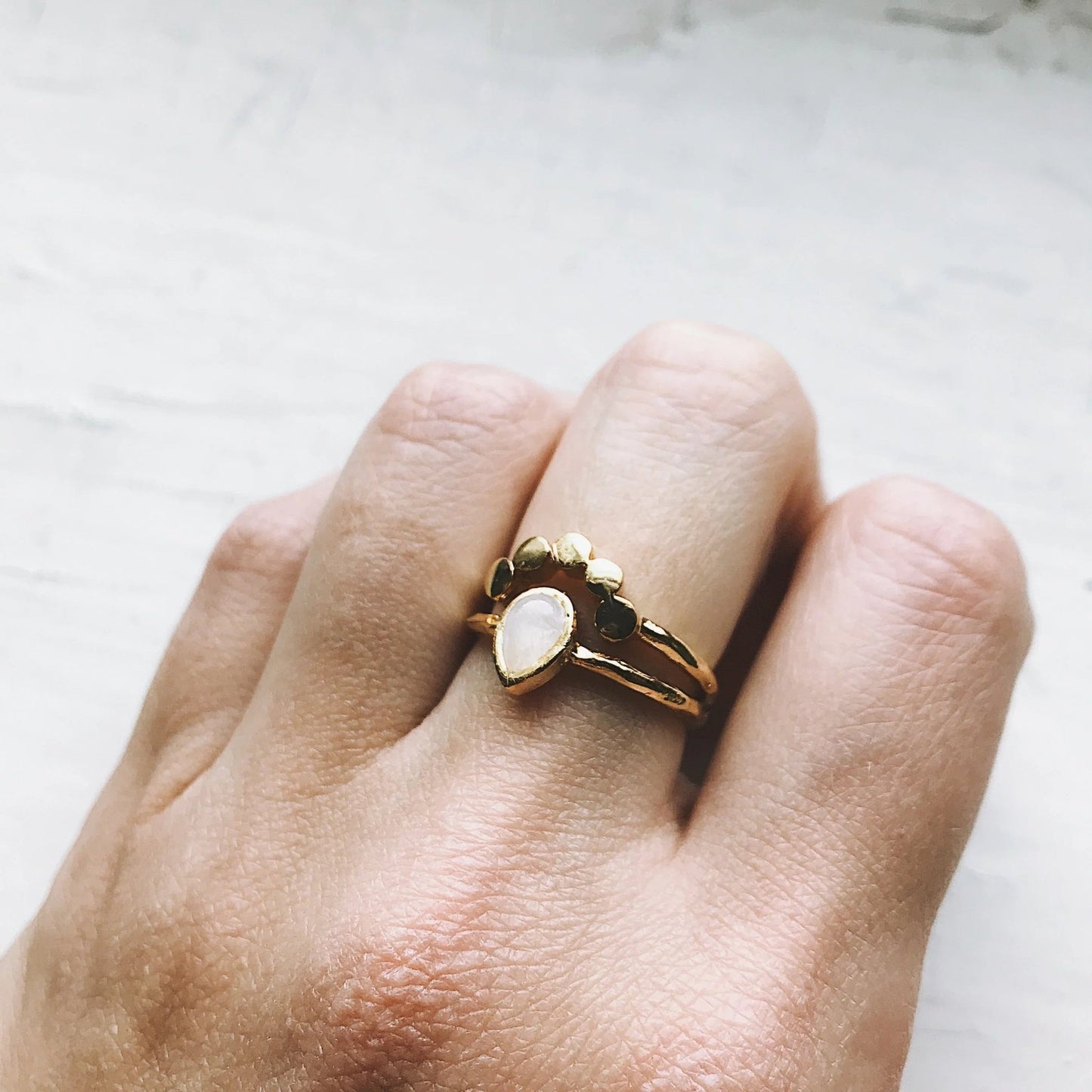 Moondrop Moonstone Ring - minbolu -