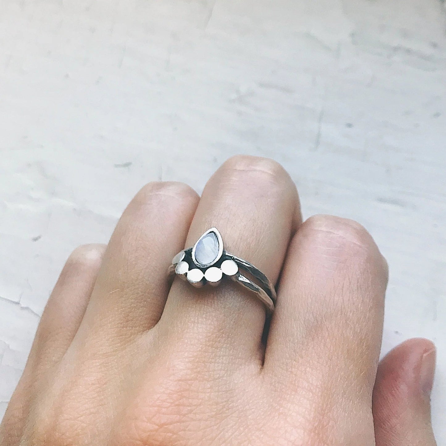 Moondrop Moonstone Ring - minbolu -
