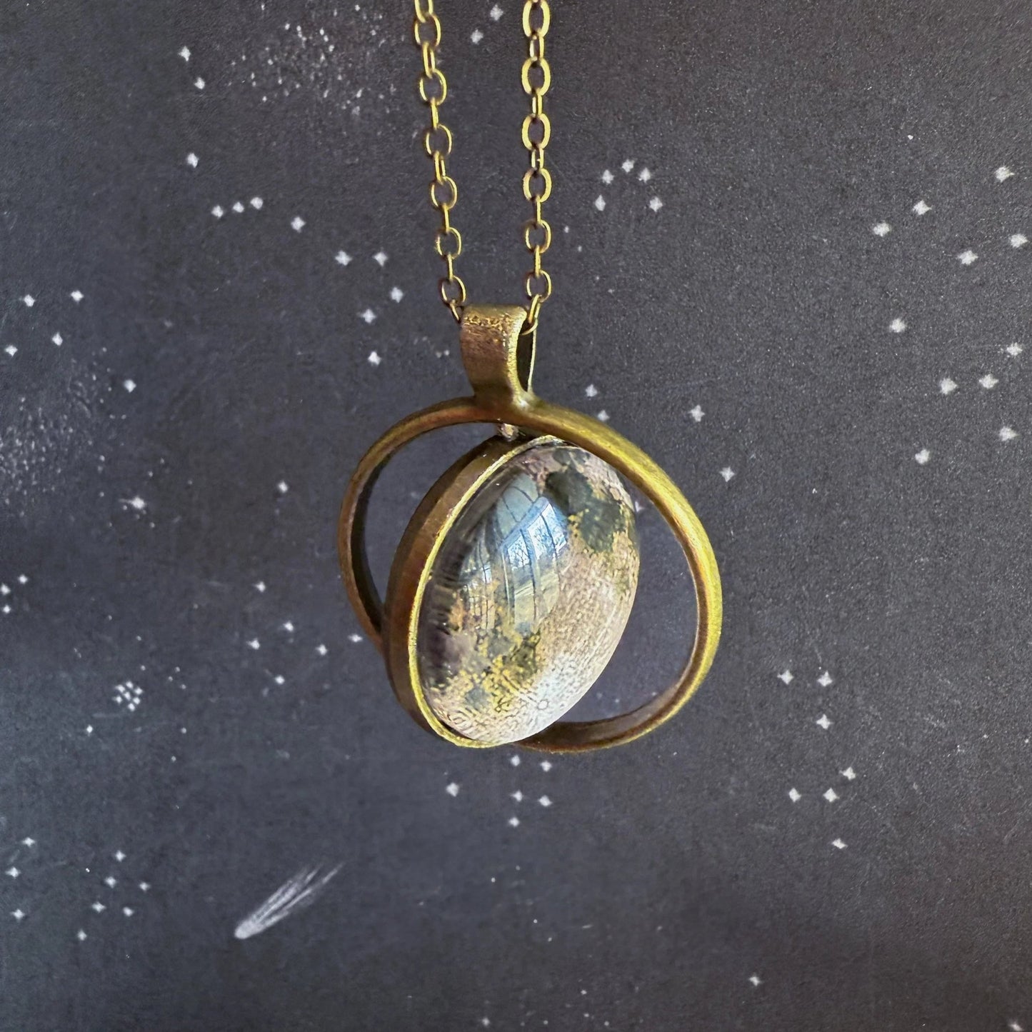 New Moon Double Sided Fidget Pendant Necklace - minbolu