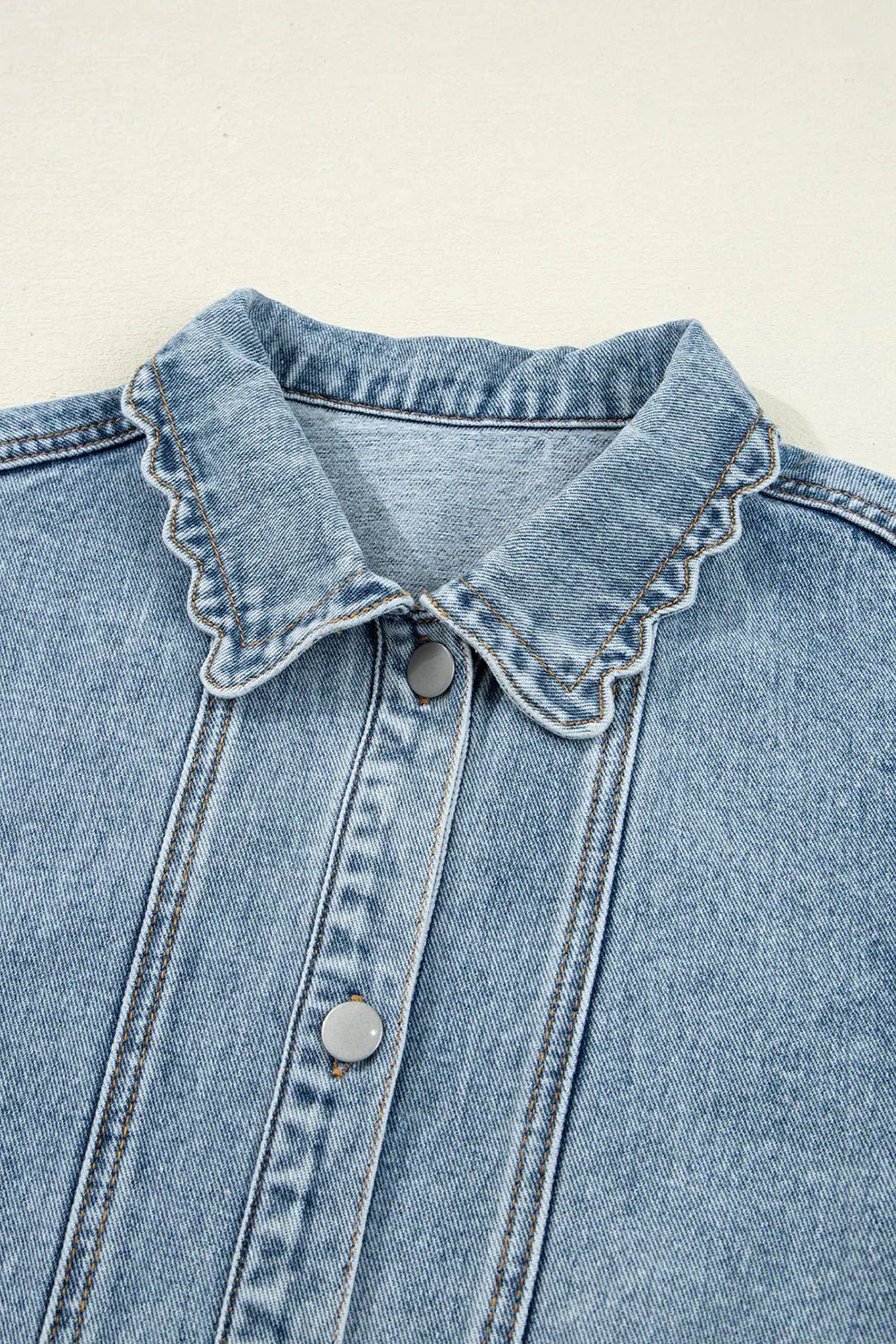 Scallop Collar Denim Jacket – Vintage Charm Meets Modern Style - minbolu -