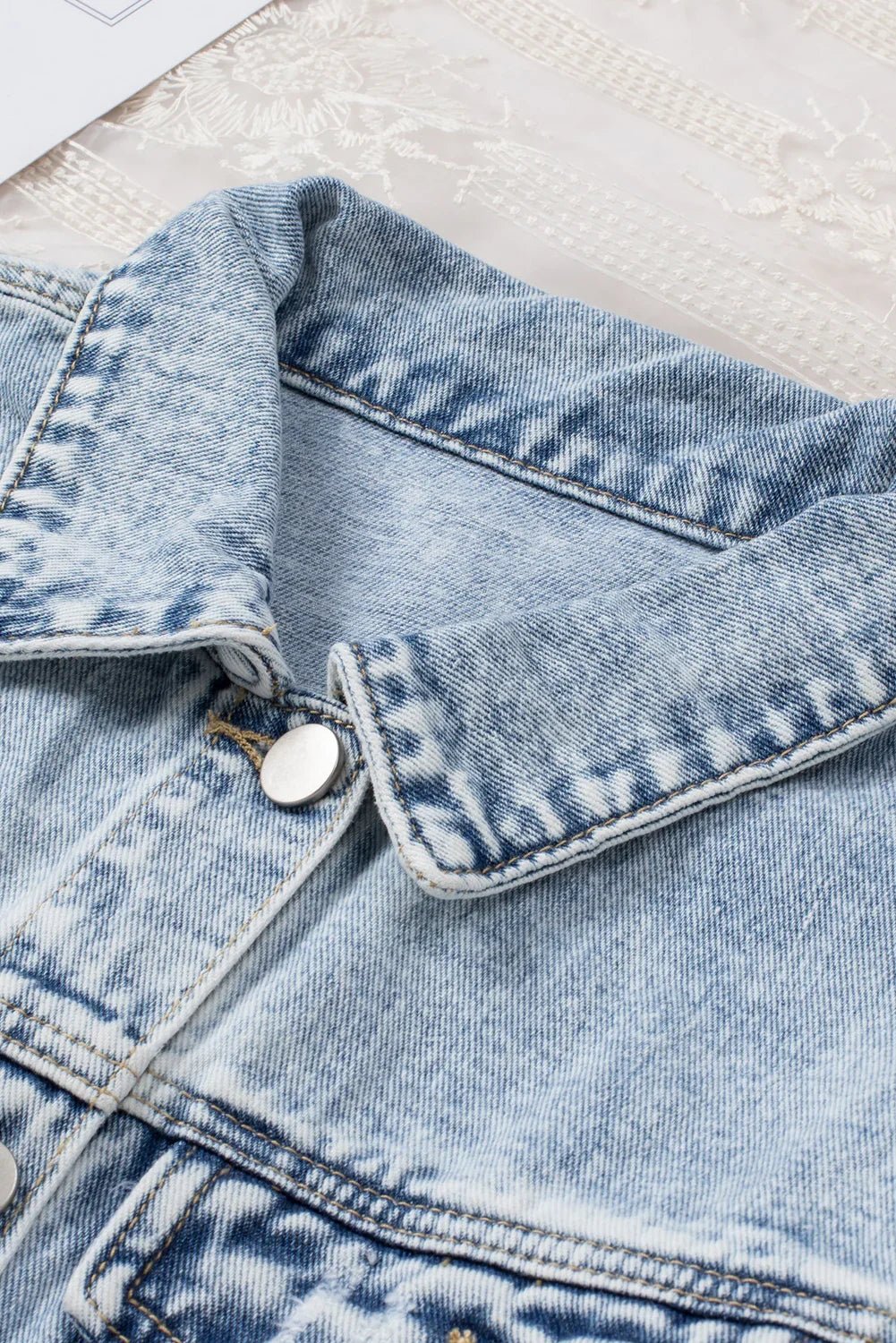 Scallop Collar Denim Jacket – Vintage Charm Meets Modern Style - minbolu