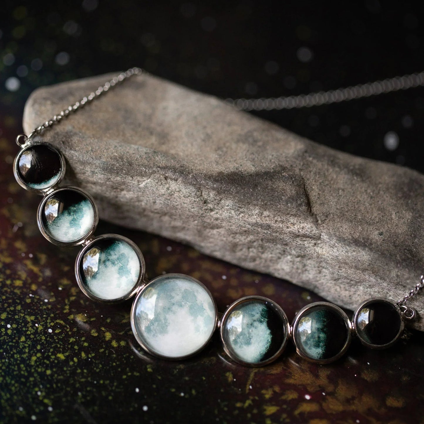 Varying Sized Curved Moon Phase Necklace in Silver - minbolu