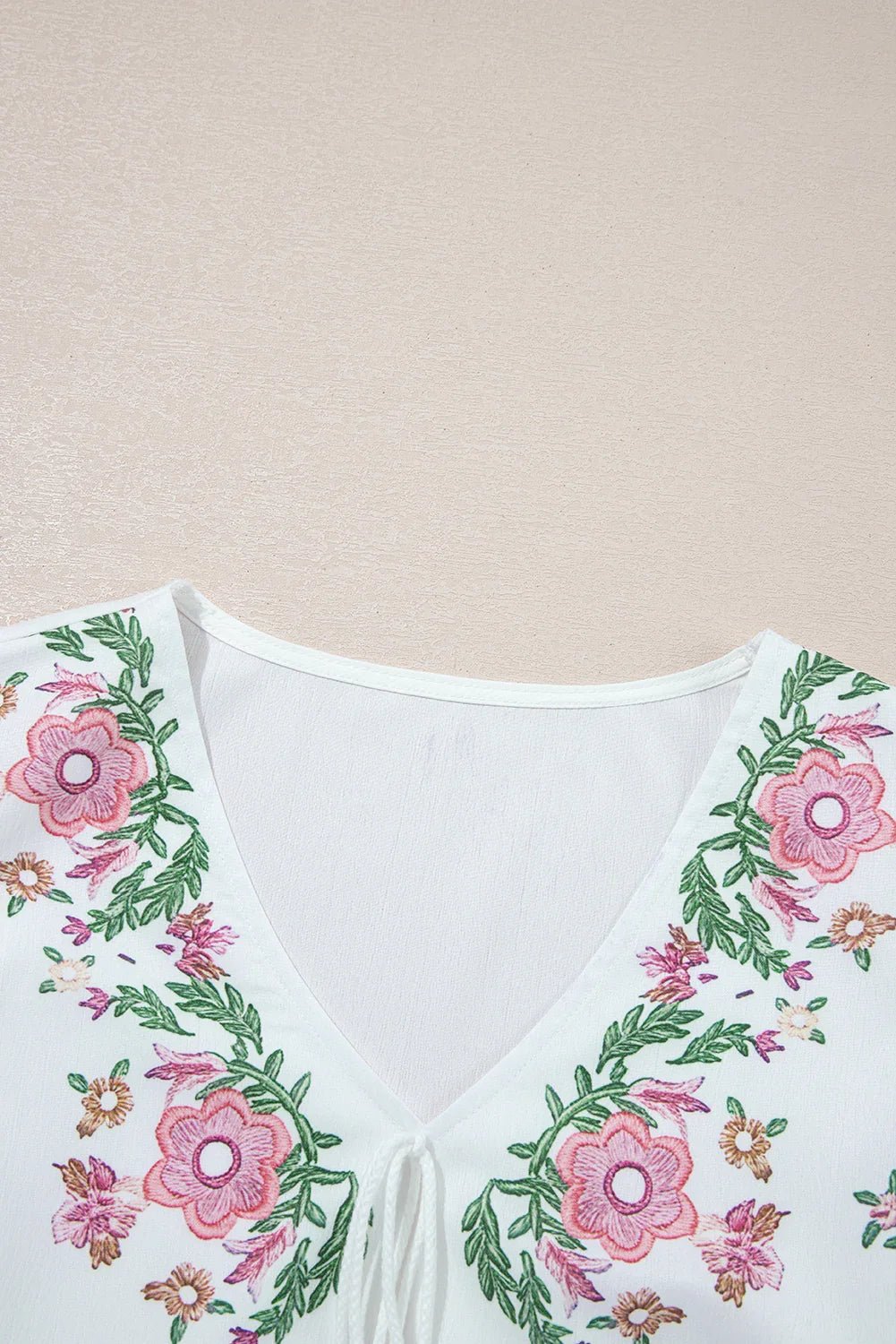 White Flower Lace-up V Neck Flowy Babydoll Blouse - minbolu -